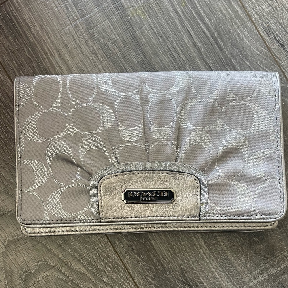 Coach clutch/wristlet